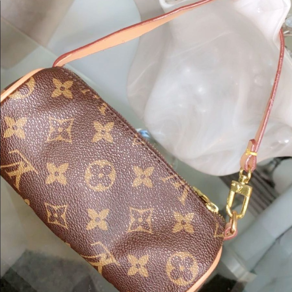 Loui Vuitton Mini papillon/ pouch